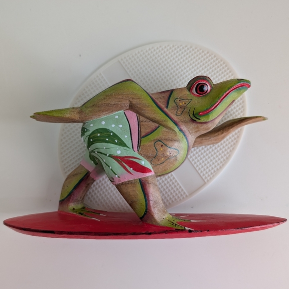 Surfer Frog Carved Wood Figurine Beach Vibes Ron Jon Surf Girl Hawaii Australia - Picture 14 of 16